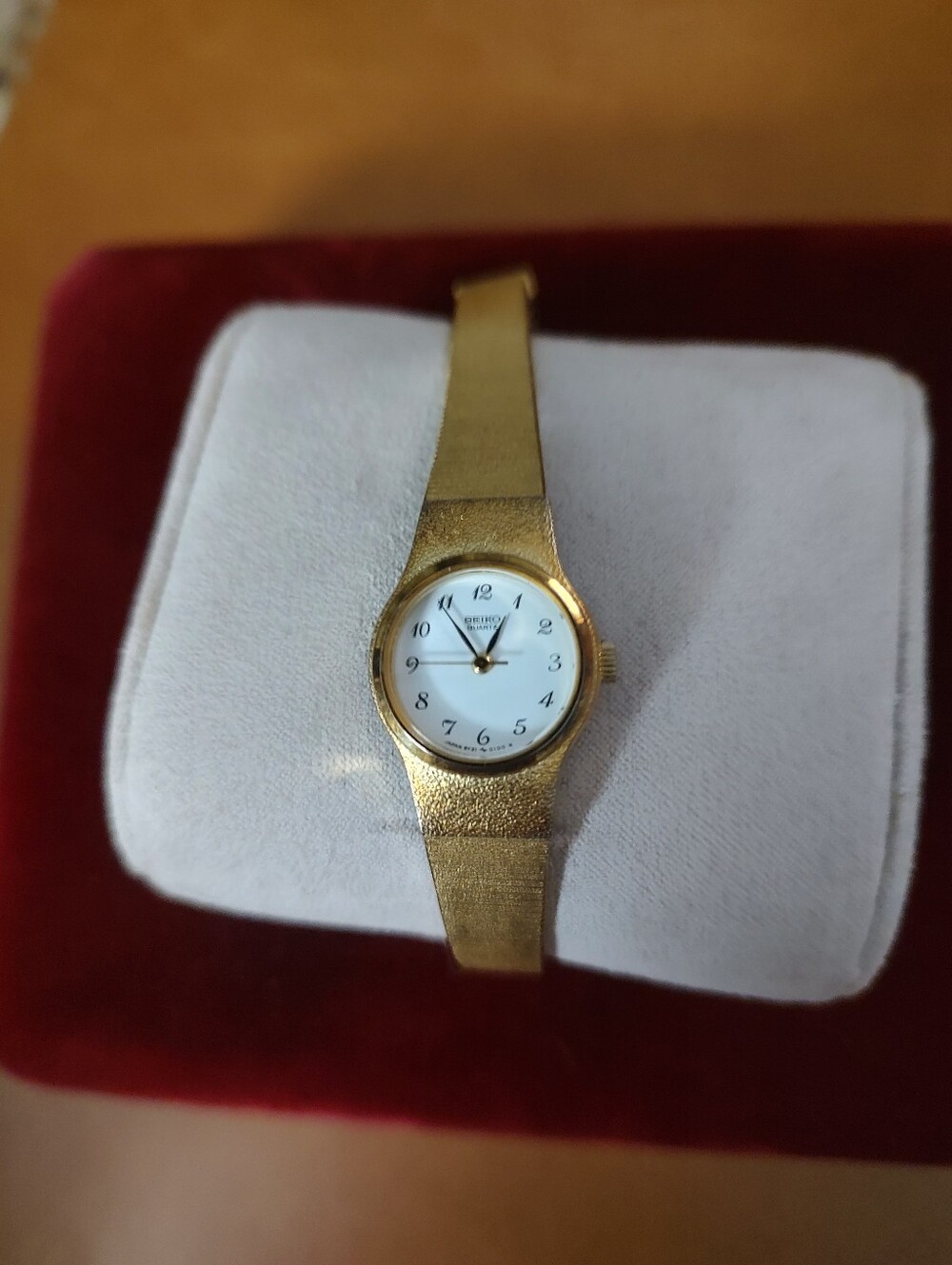 Vintage Seiko Classic Women's Gold Tone Bracelet Watch - White Dial
